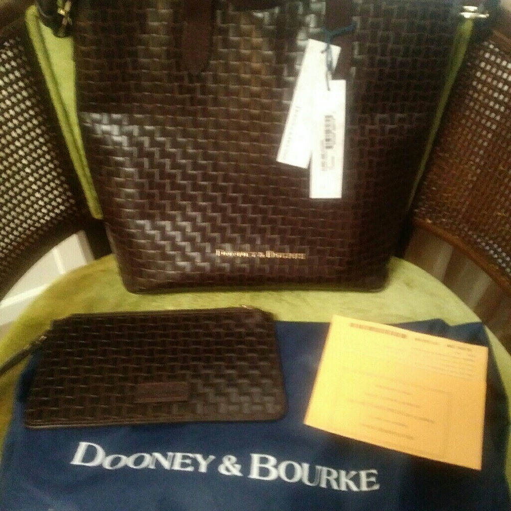 Authentic Dooney & Bourke Bag w/ Matching Wristlet